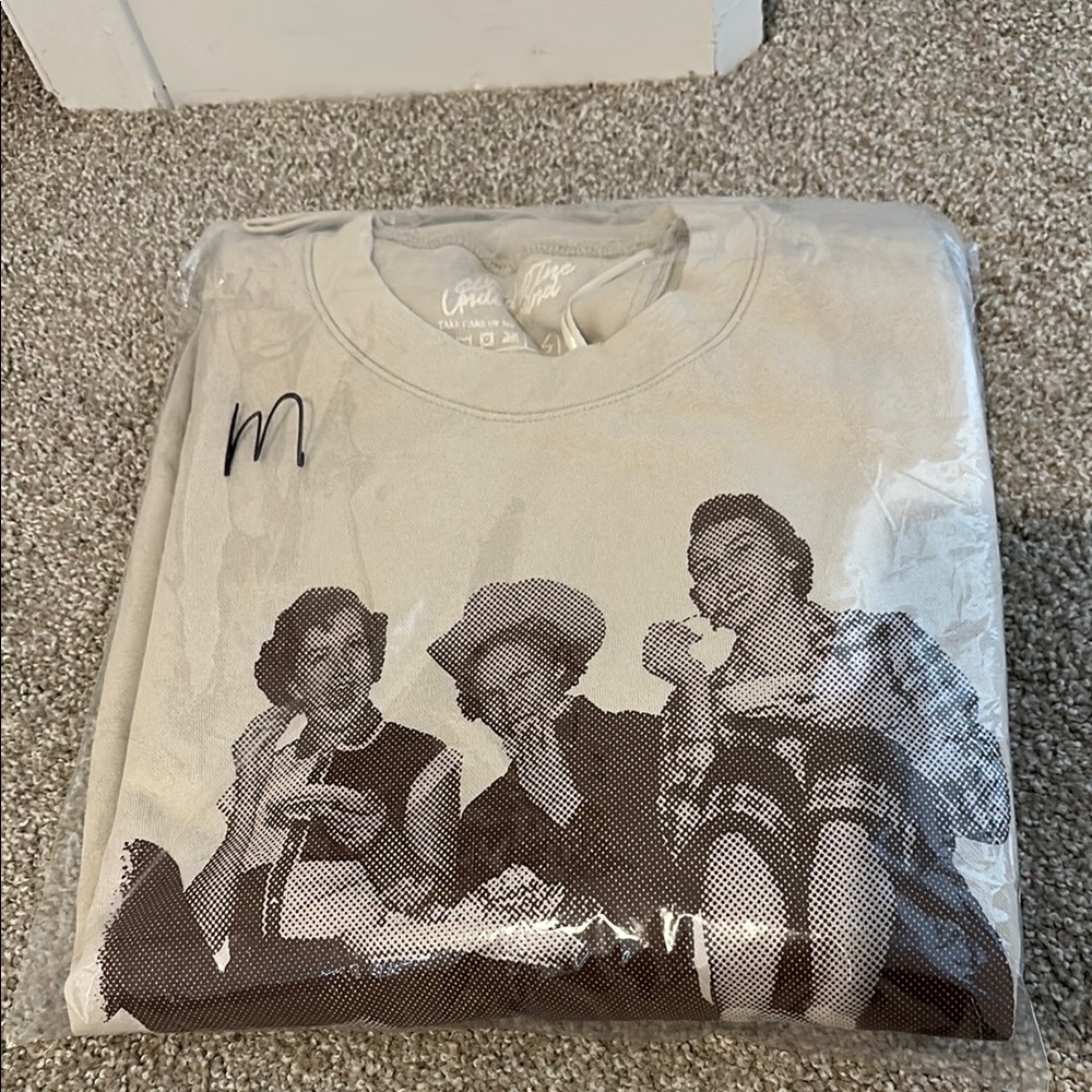 Etta & East Graphic Crewneck